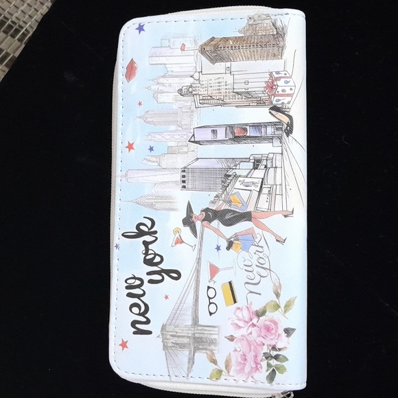 New York Fashion Wallet - Picture 2 of 6